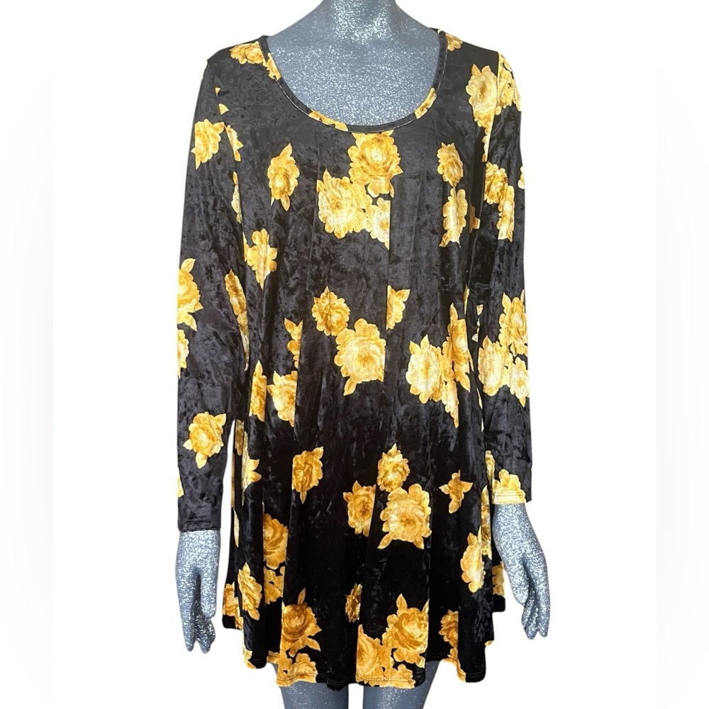 NWOT Emerald 1X Black with Yellow Floral Long Sleeve Velvet Top